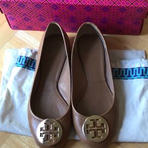 TORY BURCH REVA BALLET FLAT SIZE 7.5 TAN WITH GOLD